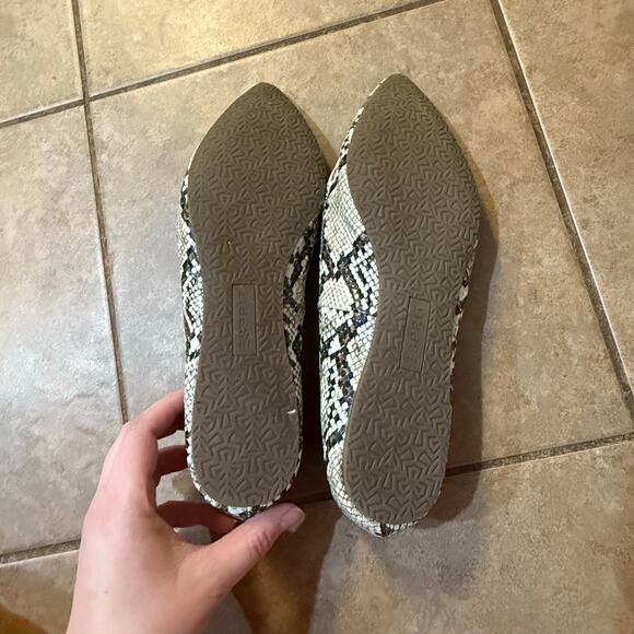 Esprit Women’s 7.5 Faux Snake Skin Pointed Toe Flats - Picture 5 of 9